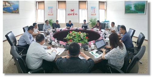 甕福集團(tuán)羅永留、開(kāi)磷集團(tuán)杜紹倫一行到訪宜化集團(tuán)(圖1)