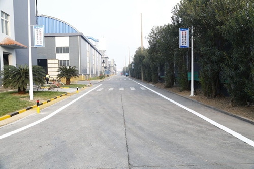 熱火朝天！集團總部140余人到股份公司氯堿分廠開展勞動(圖3)