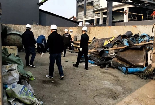 熱火朝天！集團總部140余人到股份公司氯堿分廠開展勞動(圖7)