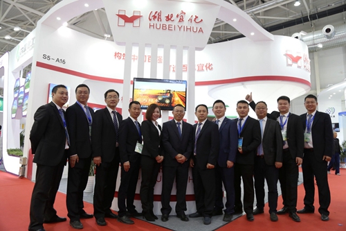 宜化集團參加2019中國磷復(fù)肥工業(yè)展會并榮登“2019年度中國農(nóng)資經(jīng)銷商最佳合作廠家”榜首(圖3) 宜化集團參加2019中國磷復(fù)肥工業(yè)展會并榮登“2019年度中國農(nóng)資經(jīng)銷商最佳合作廠家”榜首(圖3)