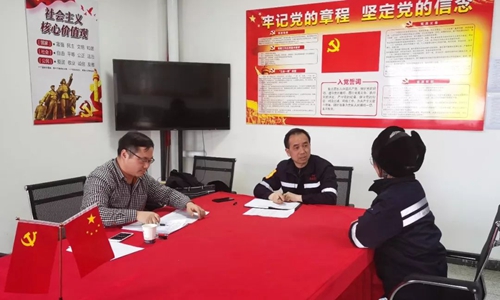 周金平到新疆宜化走訪調(diào)研 與廣大干部職工貼心交流(圖1) 周金平到新疆宜化走訪調(diào)研 與廣大干部職工貼心交流(圖1)