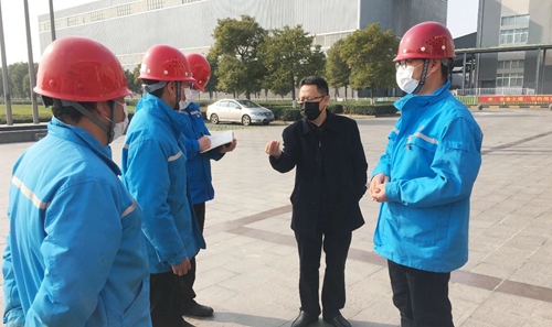 王大真到股份公司、楚星公司和松滋肥業(yè)現(xiàn)場檢查疫情防控及安全生產(chǎn)情況(圖1)