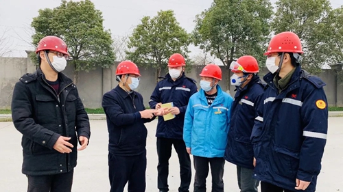 王大真到楚星公司、松滋肥業(yè)檢查疫情防控及安全生產(chǎn)情況(圖1)