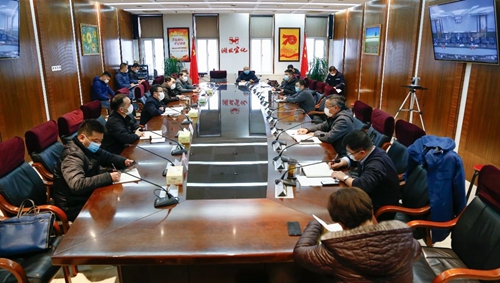 宜化集團(tuán)召開黨委(擴(kuò)大)會議(圖1) 宜化集團(tuán)召開黨委(擴(kuò)大)會議(圖1)