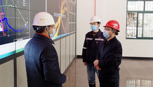 王大真到礦業(yè)公司檢查疫情防控和復(fù)工復(fù)產(chǎn)工作(圖2) 王大真到礦業(yè)公司檢查疫情防控和復(fù)工復(fù)產(chǎn)工作(圖2)