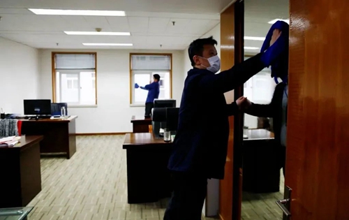 愛國(guó)衛(wèi)生月 我們?cè)谛袆?dòng)(圖8) 愛國(guó)衛(wèi)生月 我們?cè)谛袆?dòng)(圖8)