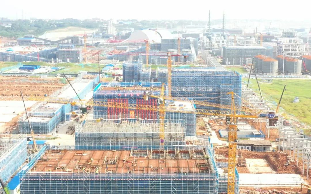 宜化磷化工項目高檔阻燃劑裝置順利封頂(圖4) 宜化磷化工項目高檔阻燃劑裝置順利封頂(圖4)