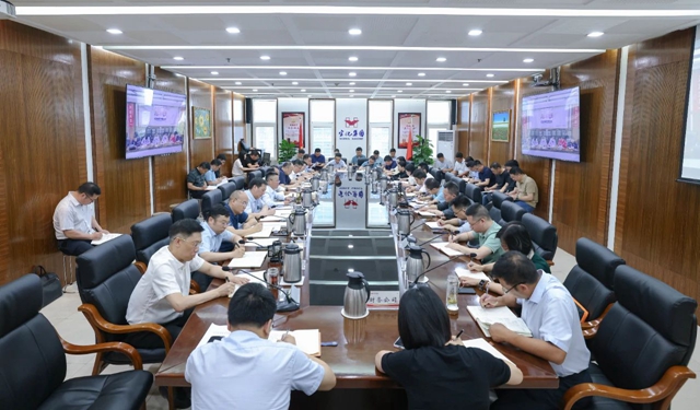 集團召開黨委（擴大）會議傳達學(xué)習中央有關(guān)通報(圖1)