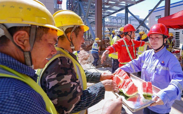 酷暑送清涼，關(guān)懷沁人心！宜化田家河園區(qū)全力保障職工高溫作業(yè)安全