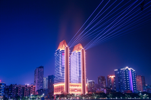 宜化大樓亮起來(lái)了！